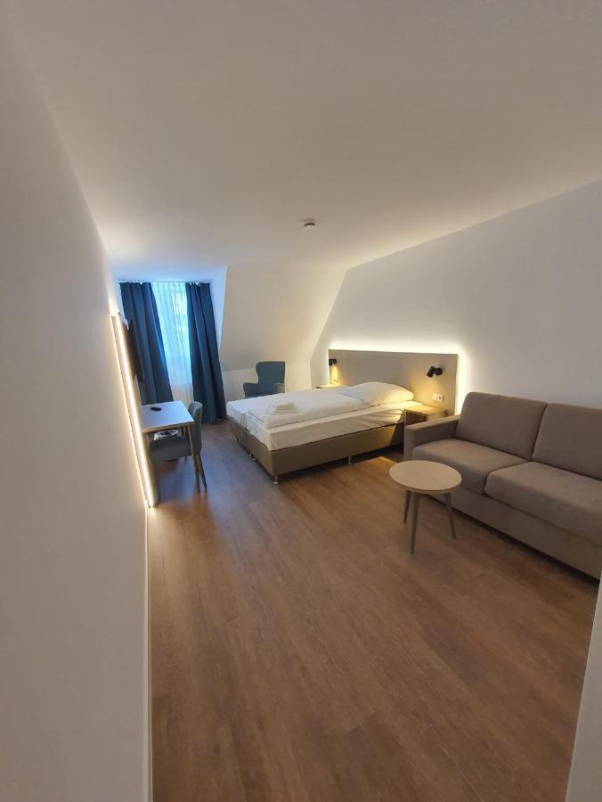 Hotel Zur Traube Moglingen Экстерьер фото