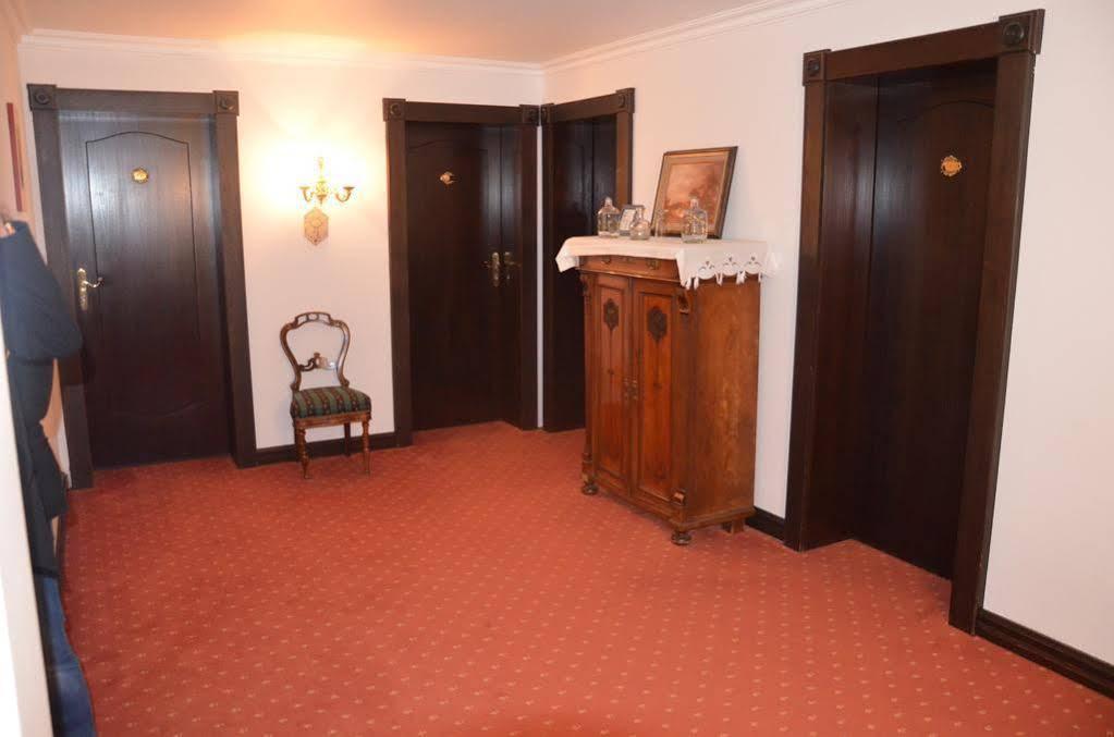 Hotel Zur Traube Moglingen Экстерьер фото
