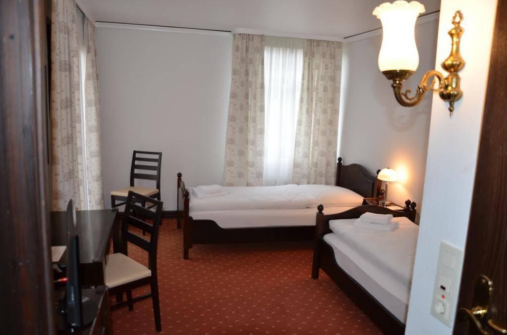 Hotel Zur Traube Moglingen Экстерьер фото